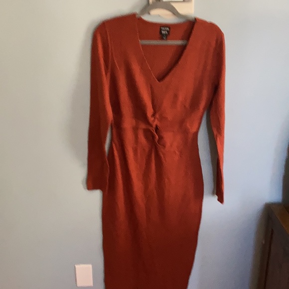 Dress - Picture 4 of 4